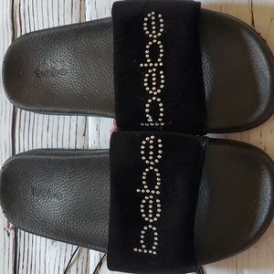 🆕️ BEBE SLIP ON BLACK SLIPPERS 🖤